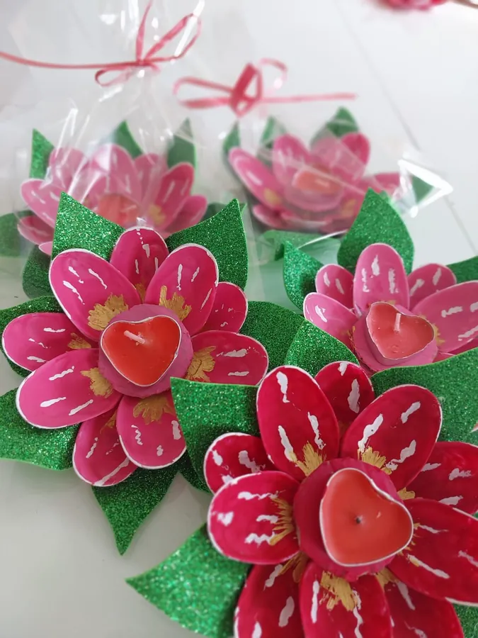 Paper flowers and candle gifts