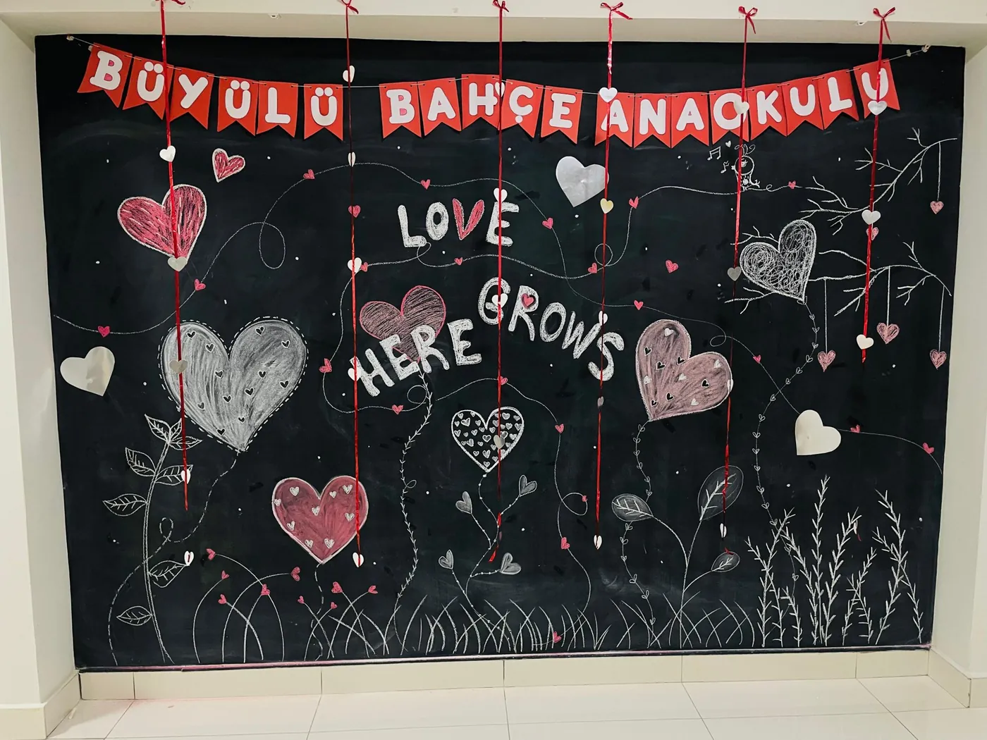 Blackboard display with the Büyülü Bahçe Anaokulu name